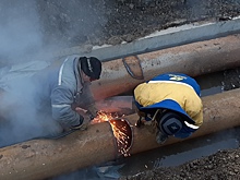 В Курске под Сеймским мостом прорвало участок второй тепломагистрали