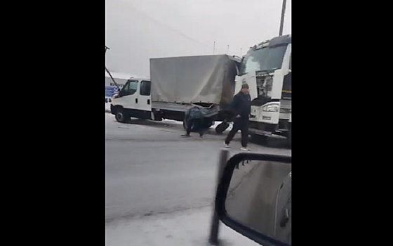 Движение на Москву затруднено из-за ДТП с грузовиками на Южной окружной Рязани