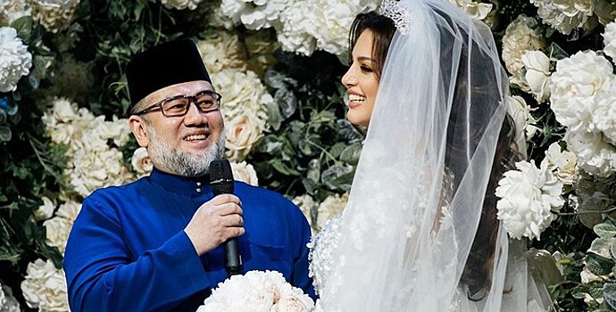 Экс-король Малайзии мог бросить Воеводину из-за свадебных фото из России
