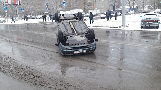 Во время гонок по улице Большая Горная перевернулась «десятка»