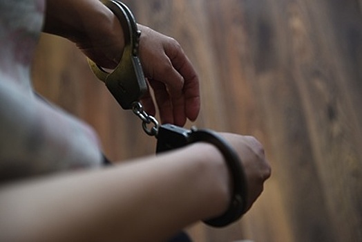 Таможенники в Домодедово обнаружили у пассажирки рейса в Дубай незадекларированные 72 тыс. долл.