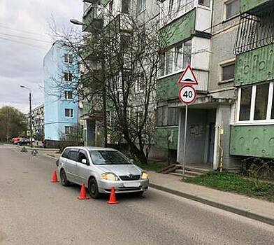 «Внезапно вышла на дорогу»: в Калининграде под колёса авто попала 17-летняя девушка