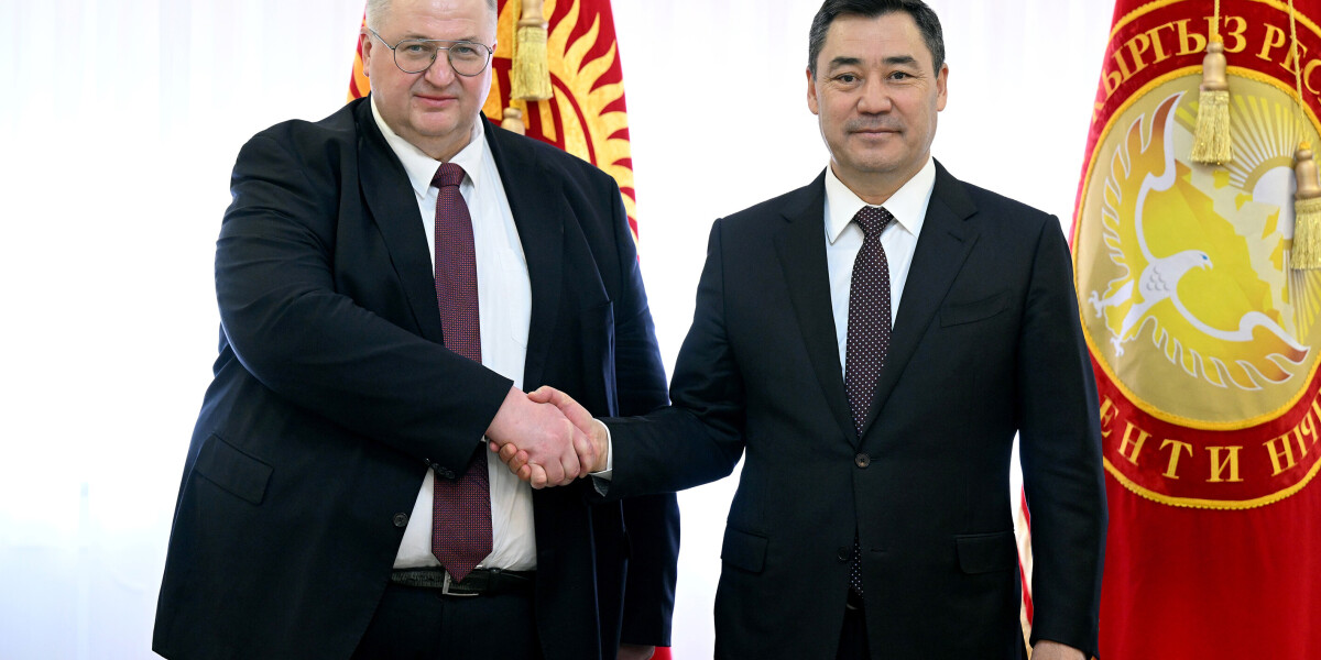 Садыр Жапаров и Алексей Оверчук обсудили итоги заседания российско-кыргызской межправкомиссии