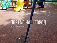 Маленькие коньковцы могут поиграть в песочнице на детской площадке на улице Профсоюзная