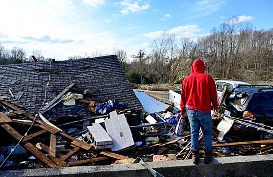 В результате торнадо в Кентукки погибли десятки человек, разрушены предприятия