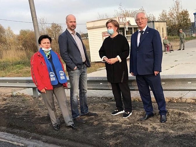 Единороссы проверили качество дорожного ремонта в Звенигороде