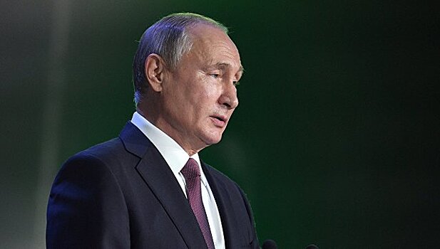 Путин поздравил металлургов с праздником