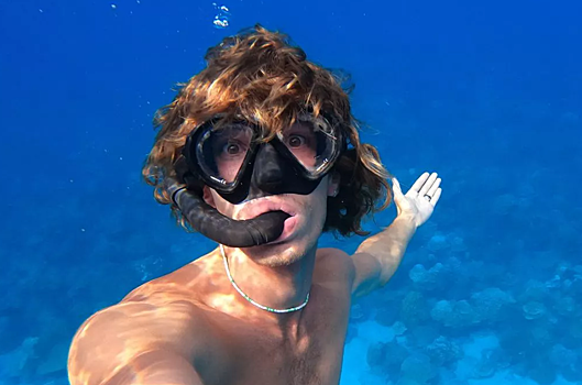 Турист при помощи ножа отбился от акулы во время снорклинга