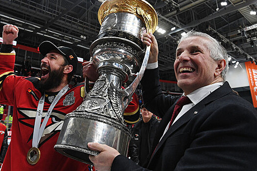 Чемпион Игр назвал "позорищем" вручение канадцу награды лучшему тренеру КХЛ