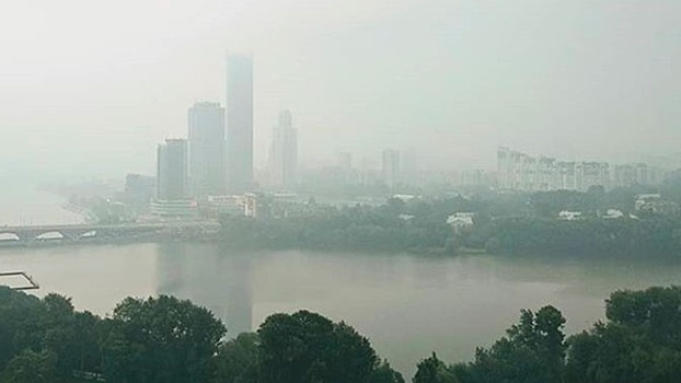Екатеринбург окутал сильный туман со странным запахом