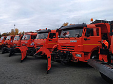 Более 40 машин спецтехники патрулируют улицы в Самаре из-за выпавшего снега