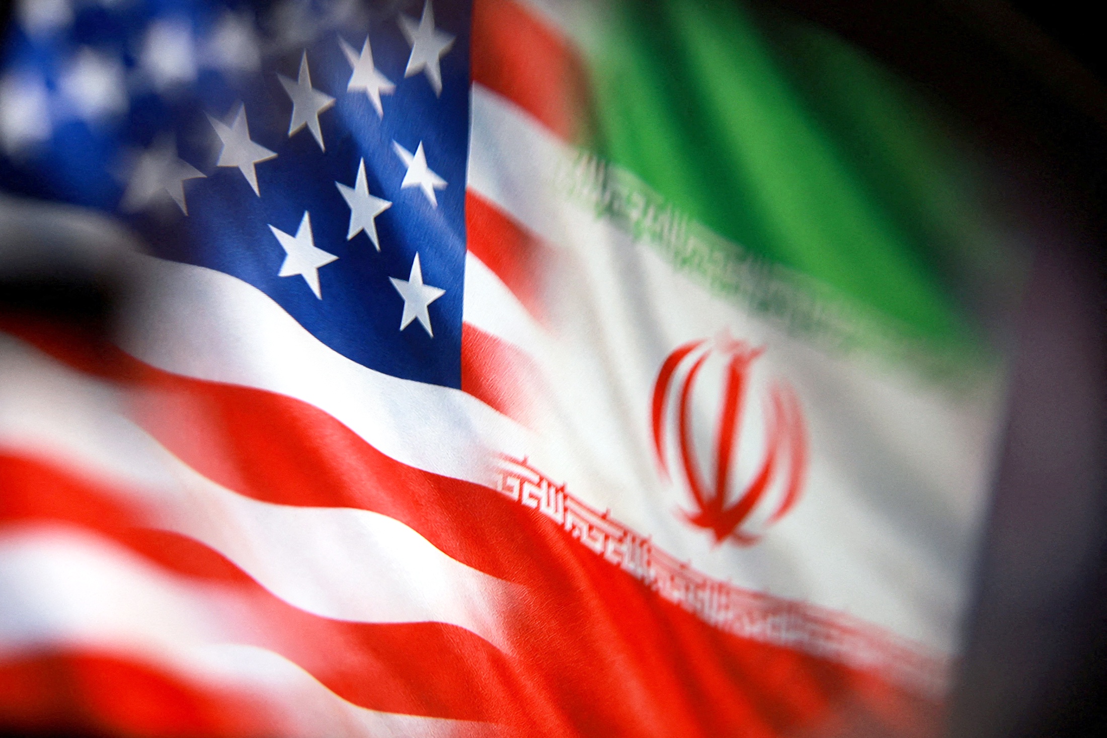 Иранский политолог Вахшитех: США хотят контролировать Иран, переговоры - обман
