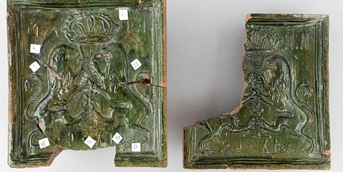 В псковском музее занимаются реставрацией уникального изразца, датируемого XVI – началом XVII века