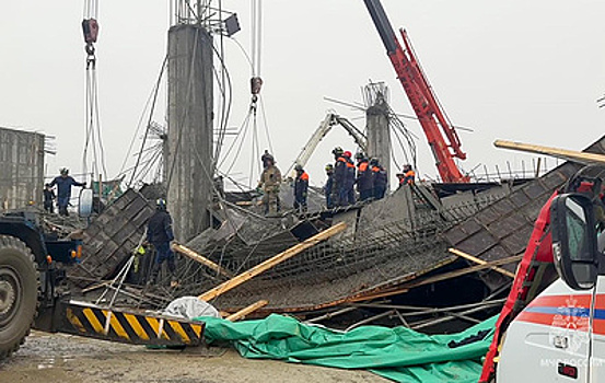 Под завалами могут быть люди. Главное об обрушении в Южно-Сахалинске