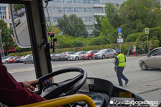 Грузовые автомобили перестали пускать в центр Екатеринбурга