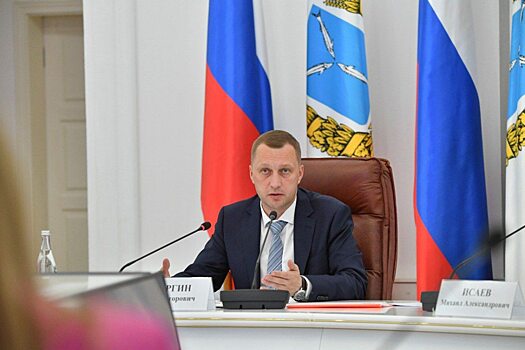 Губернатор Саратовской области поручил повысить зарплату в отдаленных районах