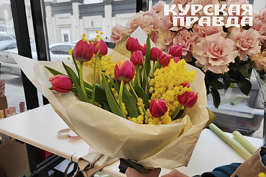 Грабитель позарился на искусственные цветы