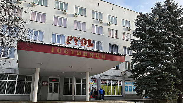 Людей эвакуируют из гостиницы "Русь" в Москве