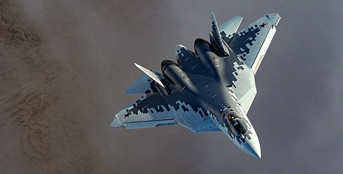 Российский Су-27 перехватил самолёты США и Швеции