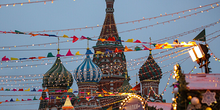 Новости за ночь, которые вы могли пропустить: демонтаж новогодних украшений в Москве, прощание с Рубинштейном и отличие импортных яиц от российских