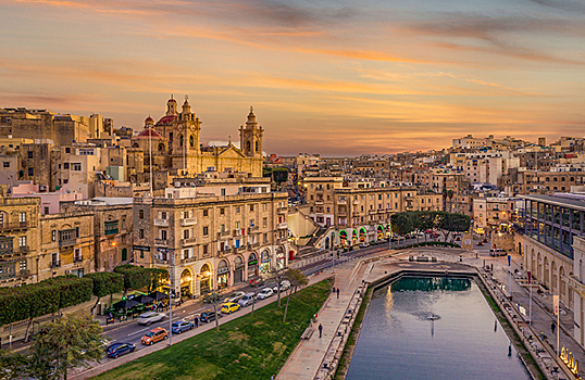 На Мальте вводят масочный режим и открывают магазины