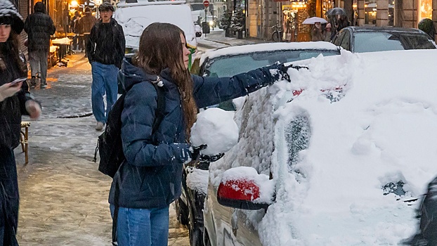 Тысячи домов во Франции оказались обесточены из-за снегопада