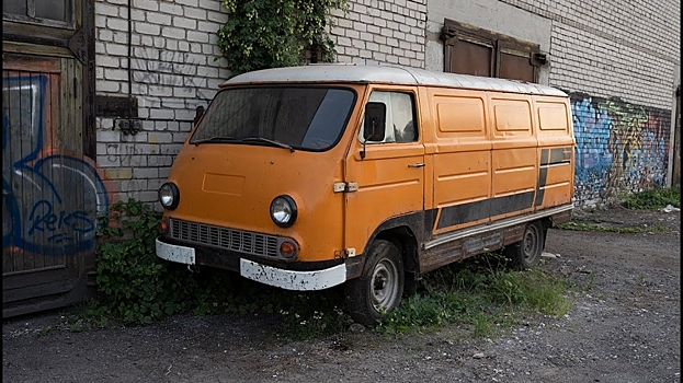 Посмотрите, как возвращают к жизни ЕрАЗ-762, простоявший без движения 24 года