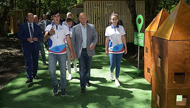 Путин похвалил волонтеров