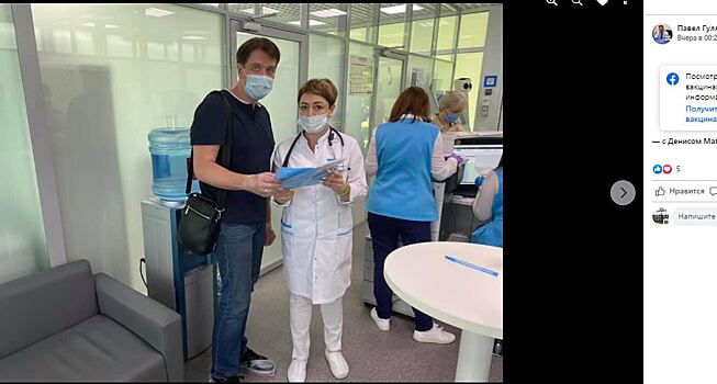 В павильоне здоровья в Лианозовском парке сделал прививку актёр Денис Матросов