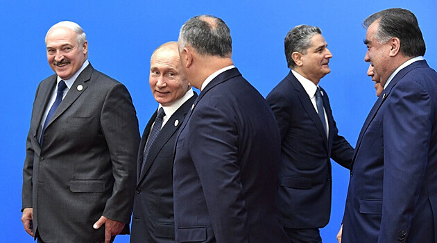 Александр Лукашенко отказался делать прививку от коронавируса со словами «мне не надо»