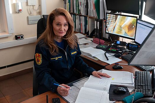 «Я ощущаю гордость за исполненный долг»: диспетчер Пожарно-спасательного центра Москвы поделилась воспоминаниями о своей службе