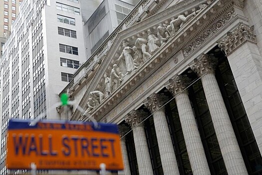 На бирже в Нью-Йорке индексы менялись разнонаправленно на ожиданиях выступления главы ФРС