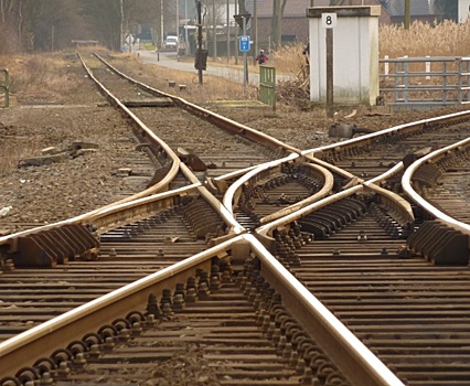 Два пассажирских поезда задержали из‐за ДТП в Саратовской области