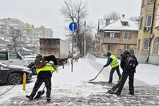Ростов из-за снегопада встал в десятибалльных пробках