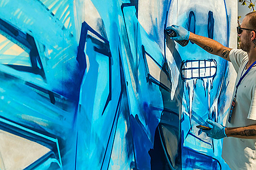 Жителя Новосибирска арестовали на 5 суток за надпись на стене общежития