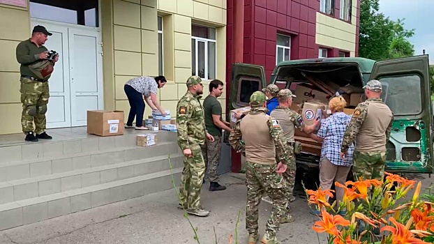 Киргизские общественники и уральские десантники доставили в Луганск гуманитарный груз