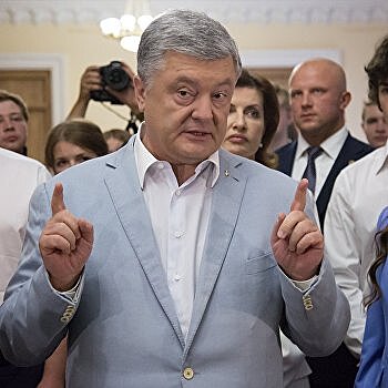 Порошенко заявил, что Зеленский унижает роль украинских военных