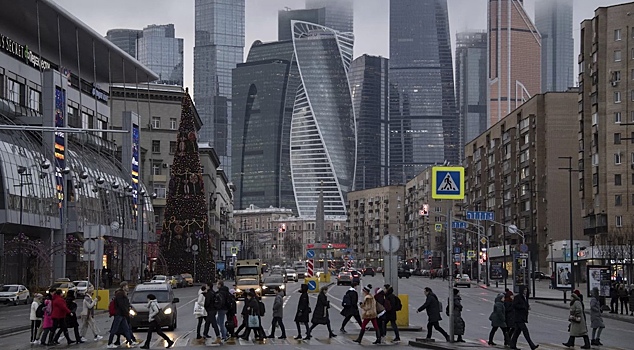 Россиянам спрогнозировали рост зарплат в 2025 году