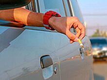 Медведев запретил водителям и пассажирам выкидывать окурки