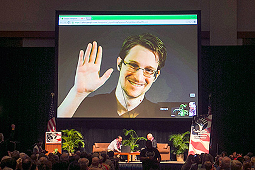 Трамп потребовал от России вернуть Сноудена в США