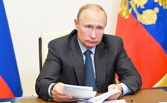 Путин бросил ручку, постучал по столу и злобно спросил о здоровье бизнесмена. Куда столько жестов?