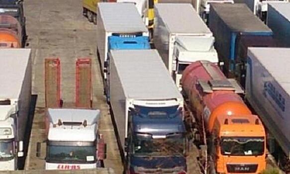В очереди на переправу в Крым скопилось почти 700 грузовиков