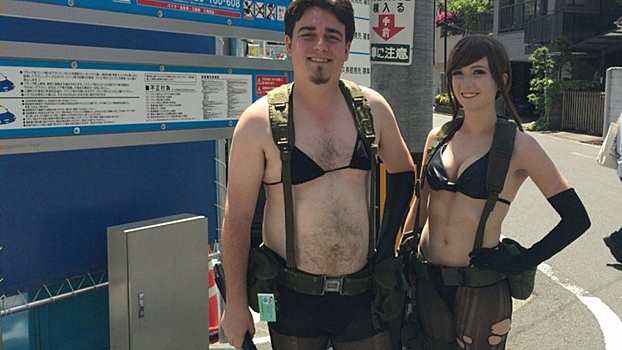 Палмер Лаки надел бикини и поговорил о VR-хентае