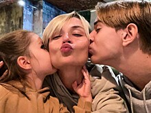 Цветы от сына, поделки от дочери: Полина Гагарина похвасталась подарками от детей