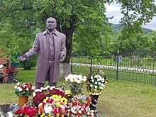 В Северной Осетии установили памятник тамбовскому меценату