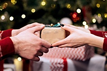 Носки и кастрюли: Эксперты назвали самые неуместные новогодние подарки