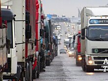 Украинские дальнобойщики устроили акцию протеста под зданием Кабинета министров в Киеве