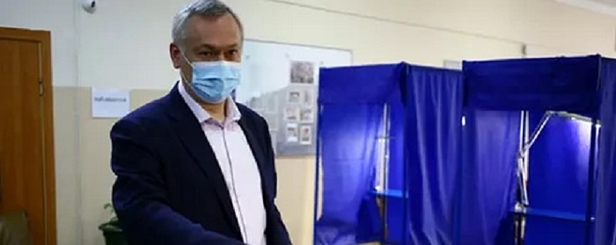 Губернатор Андрей Травников проголосовал на выборах главы Новосибирской области