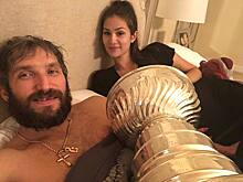 Жена Александра Овечкина рассказала, почему не показывает лицо сына