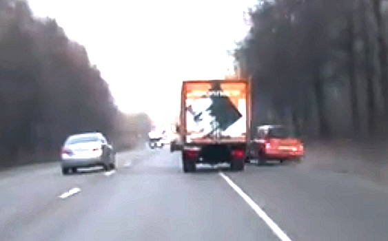 Полный улет: чем грозит обгон по обочине